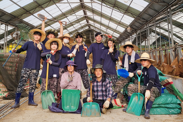 목원대 학생들, 충남 부여서 코로나19로 중단했던 농활…3년만 재개 단체사진