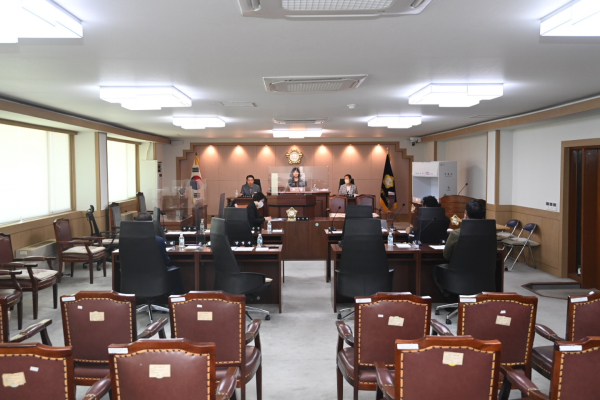 의장 자리를 둘러싼 다툼으로 대전 대덕구의회가 첫 회의조차 열지 못하고 있다. 사진은 7일 제263회 임시회 제1차 본회의가 민주당 의원들의 의회 보이콧으로 무산된 모습.