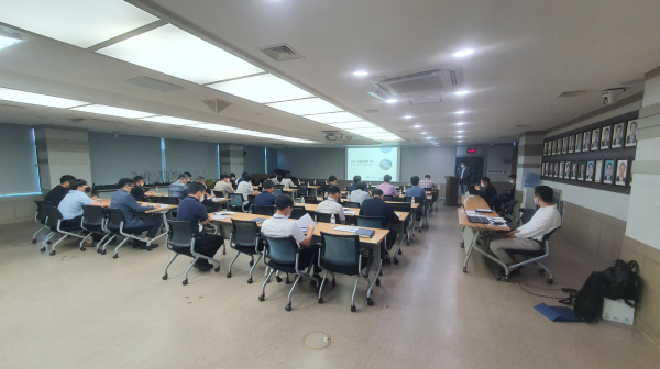 아산시 성장관리계획 수립을 위한 직원 교육 장면