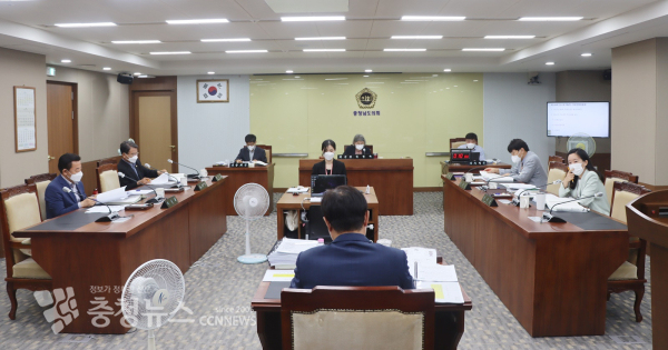 충남도의회 기획경제위원회가 21일 미래산업구의 2022년도 제4회 출연계획안 심사와 주요업무 추진상황을 보고받았다.