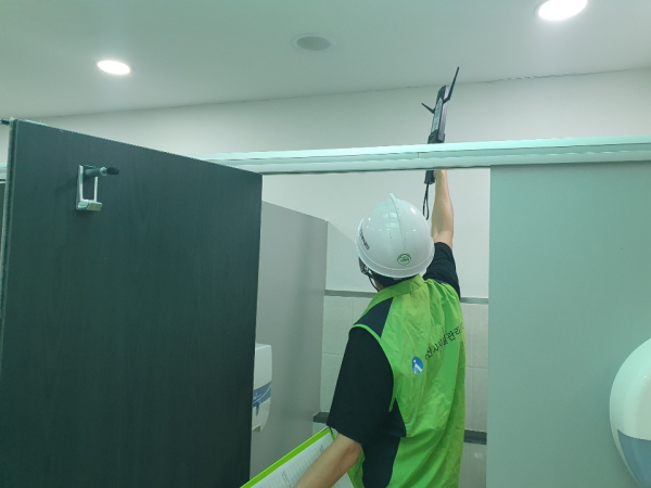 불법 촬영기기 특별점검 장면/공단 제공