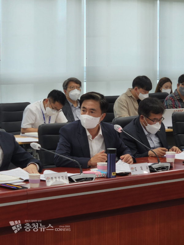 25열린 제4회 도 실·국·원장회의에서 김태흠 충남지사가 발언하고 있다.