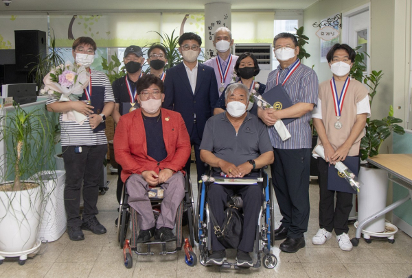 대전장애인 기능경기대회 입상자 시상식 후 수상자 단체사진