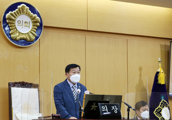 25일 본회의장에서 열린 제276회 임시회 제2차 본회의에서 김맹호 의장 선출