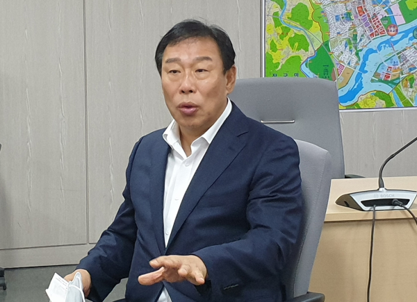 기자실을 깜짝 방문한 최민호 세종시장