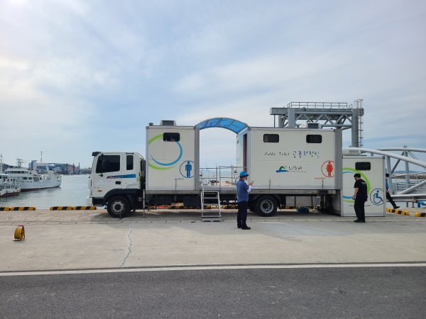 차량형 이동식 공중화장실 사진