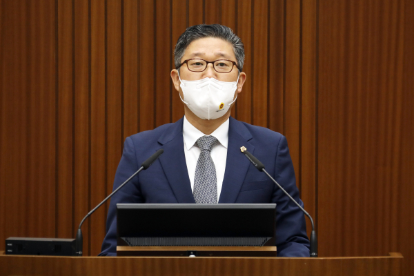 5분 발언하는 안신일 세종시의회 의원