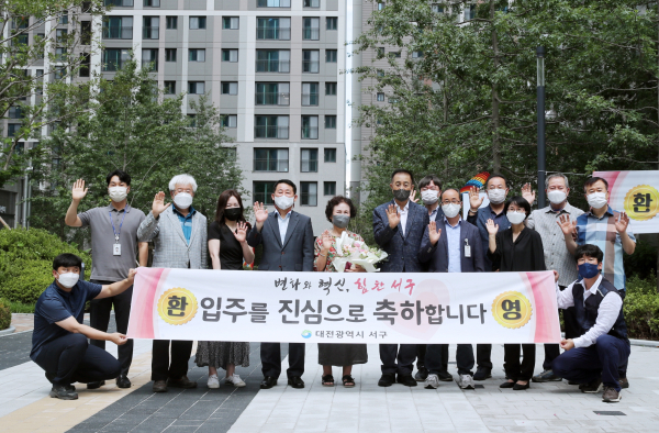 서철모 서구청장 도마e편한세상 포레나 아파트 방문 장면