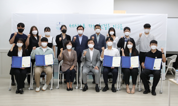 충남자립지원전담기관 방문한 김태흠 지사