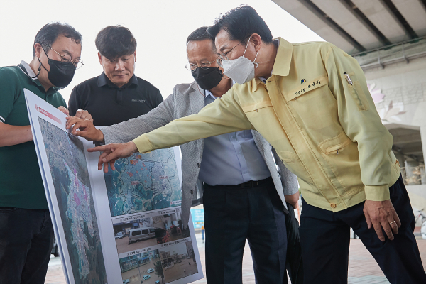 박경귀 시장 온양원도심 도시침수 대응 사업 현장 방문 장면