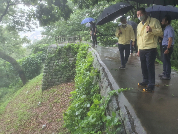 최원철 시장 폭우현장 방문 모습