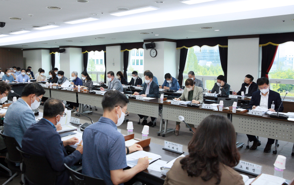 민선 8기 동 초도순방 건의사항 추진상황 보고회 장면