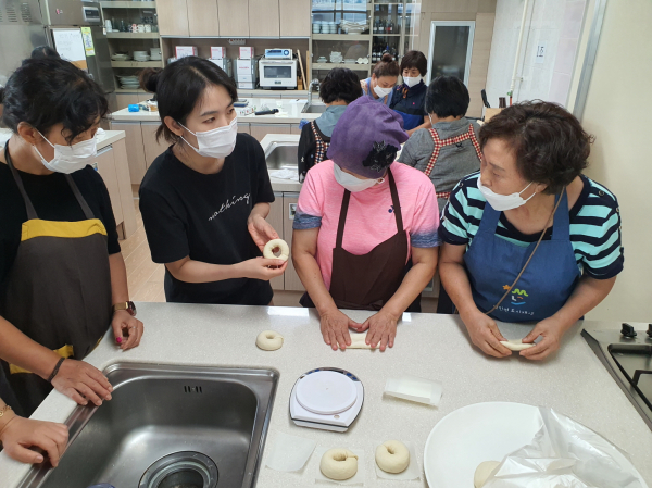 우리쌀빵 과정 교육 장면