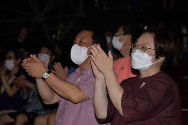 사모님과 음악여행에 참석한 최민호 세종시장