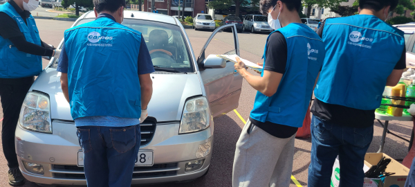 지난 21일 서산시 문화회관 광장에서 열린 자동차 무상점검 행사 진행 사진