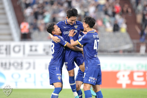 충남아산FC 선수 경기모습