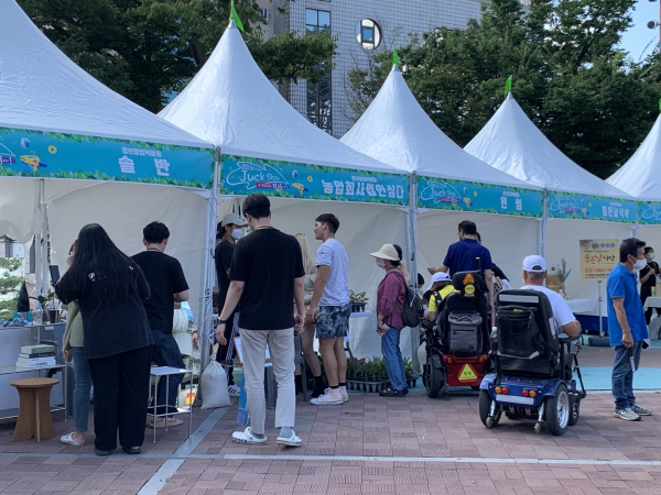 아산시 청년 기업, 물총페스티벌 ‘적show’ 부스 운영 모습