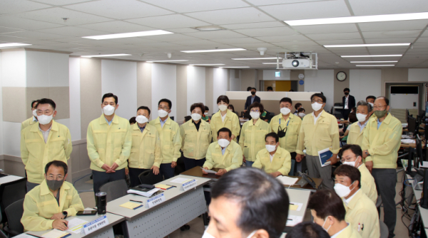 을지연습 근무자 격려차 방문 모습