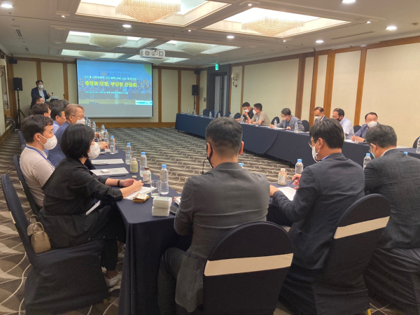 지난 17일 저녁 메종글래드 제주 호텔에서 LINC 3.0 충청권 대학 단장, 부단장 간담회를 개최하고 동일 권역 대학 간 네트워크 강화를 위한 의견을 나눴다.