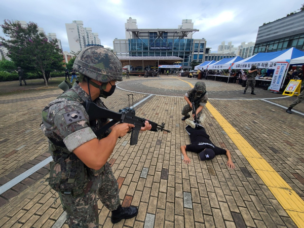 24일 서대전역광장에서 진행된 테러 대비 화재진압 훈련 모습