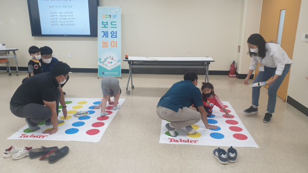 '아빠랑 핑퐁 보드게임 놀이' 진행 모습