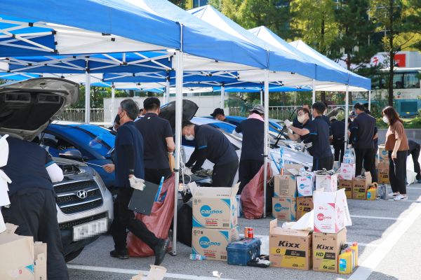 28일, 청사 옥외주차장에서 귀성차량 무상 점검 및 교통안전 캠페인 전개 모습