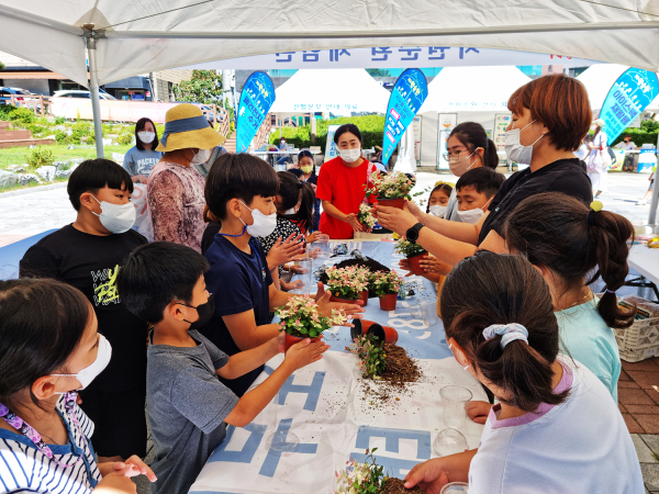 지난 27일 솔빛공원에서 풀뿌랭이 나눔장터가 개최 모습