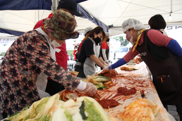 청양군 로컬푸드 산지 여행 ‘도시민 만족’-김치 체험