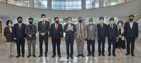 국민의힘 소속 대전시의원들은 29일 최근 민주당 지방의원들이 대전시의 내년도 주민참여예산 축소 방침을 비판하자 "정치공세에 불과하다"며 역공에 나섰다.