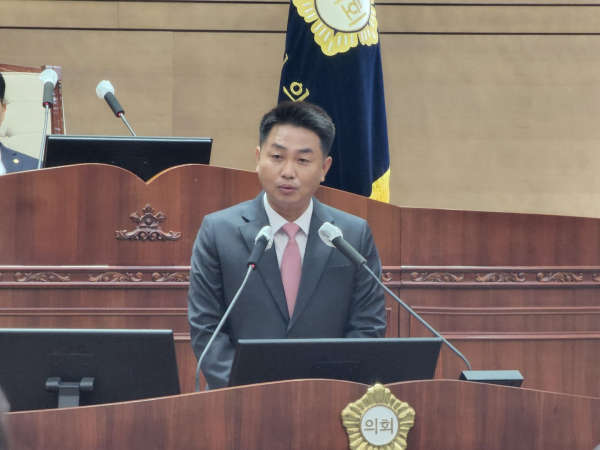 5분 발언을 하는 김철환 의원/박동혁 기자