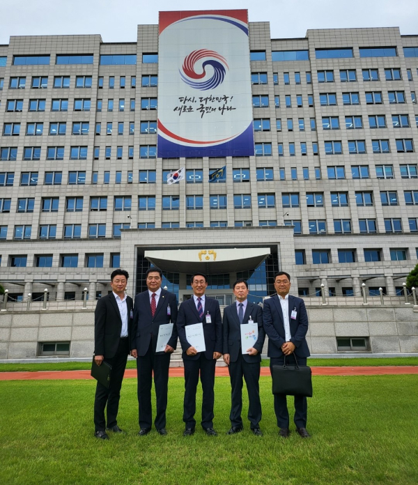 이용록 홍성군수, 대통령실 방문 모습