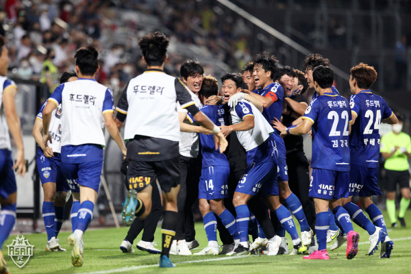 충남아산FC 경기 모습