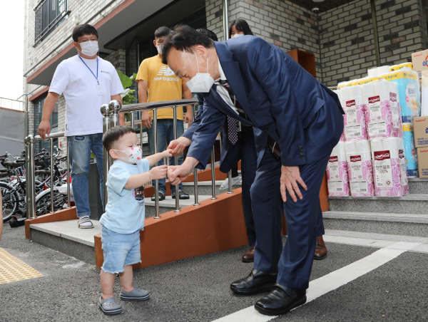 설동호 교육감, 추석 명절 따뜻한 사랑 나눔 실천 (대전자혜원 위문 모습)