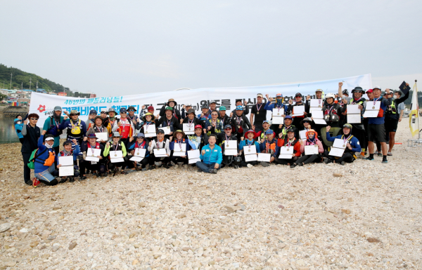 격렬비열도 챌린지 완주 기념식 단체사진