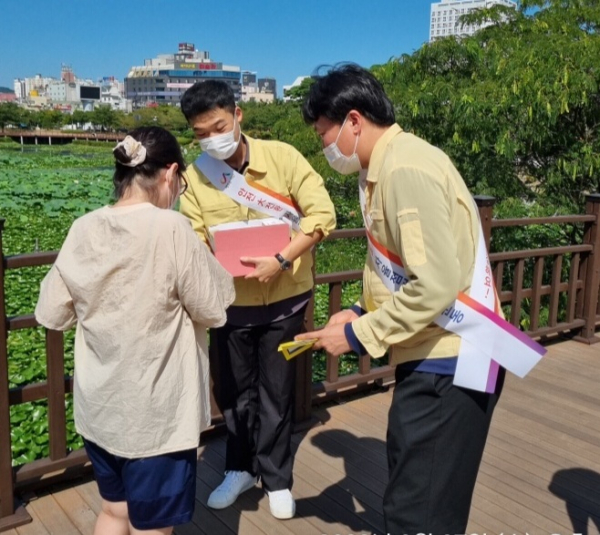 서산시는 지난 7일 서산시 중앙호수공원에서 시민들을 대상으로 안전문화운동 캠페인 실시