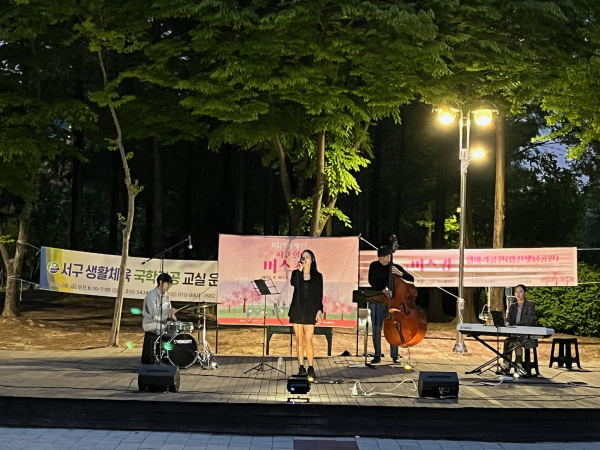 지난 5월에 개최된 비긴어게인 in 서구 힐링 버스킹 공연 장면