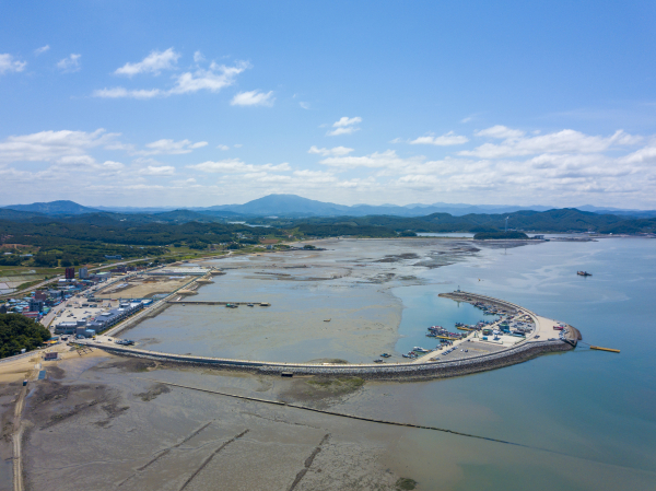 간조일때 뻘이 드러난 남당항 모습