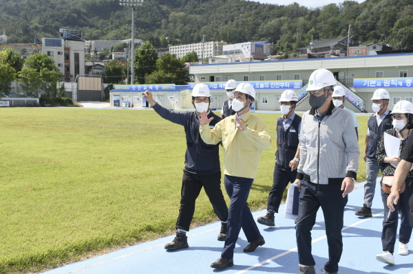 김광신 중구청장,  한밭종합운동장 해체 현장 점검 모습