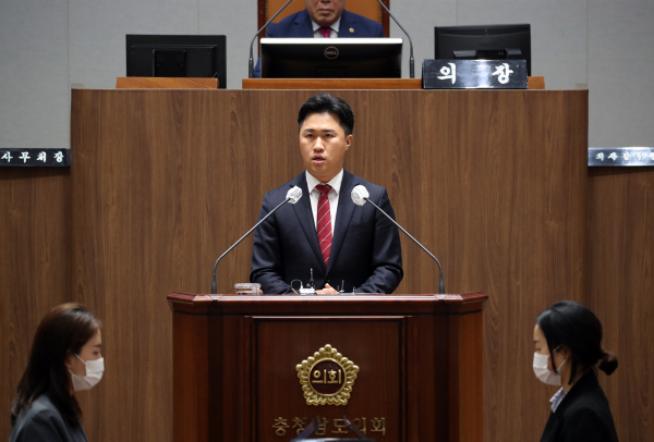 5분 발언을 하는 지민규 의원