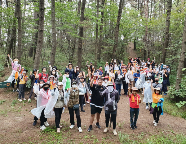 지난 4일 원북면 신두리 일원에서 진행된 걷기여행 프로그램 모습