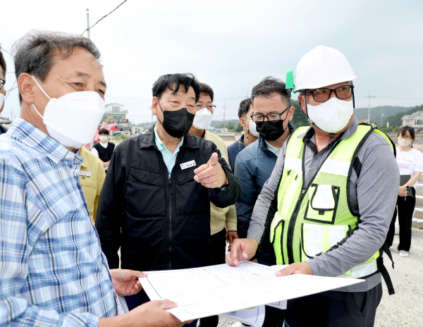 가세로 태안군수, 어촌뉴딜300 사업지 찾아 현장 점검 모습