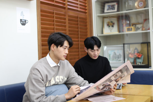 홍보대사 촬영사진(좌 오상욱, 우 송재호(런던올림픽 동))