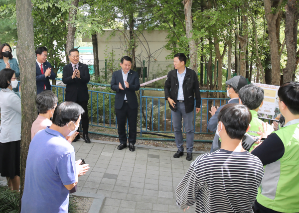 관저동 선암 산책로 조성사업 주민설명회 진행 사진