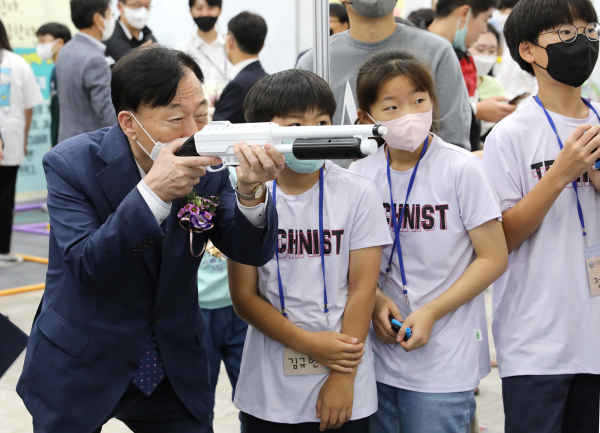 '제6회 대한민국 어린이 놀이 한마당' 현장 방문한 설동호 교육감