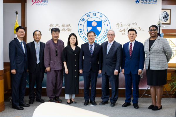 지난 23일 배재대 21세기관 배재대와 가우처대 간 상호 교류협정을 체결하고 기념사진을 촬영했다