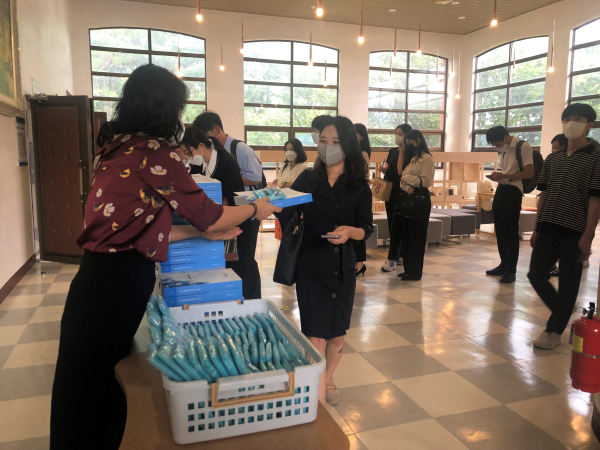 대전교육연수원 청렴장바구니 배부 모습