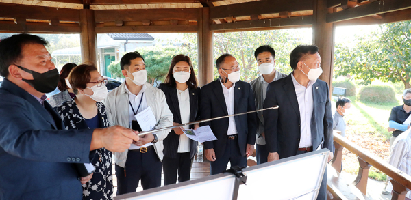 총무위원회, 행정사무감사 중 현장방문(월계2리 마을만들기 현장)