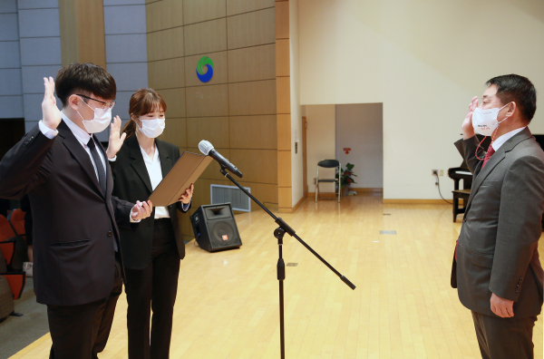 29일 서구청 구봉산홀에서 개최된 신규 공무원 임용식 장면