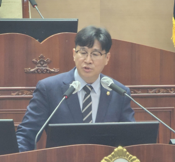 5분 발언을 하는 이상구 의원/박동혁 기자