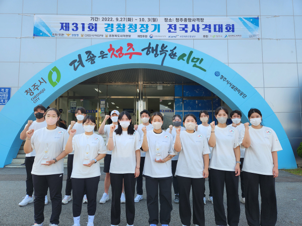 서산시청 사격팀 기념촬영 모습(왼쪽부터 김영민, 고도원, 김병호, 유현영, 최보람, 오정은, 박성현, 이은서, 김희선, 염다은, 서희애, 정미라, 소승섭, 박해미)